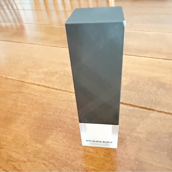 Burberry Sheer Foundation Luminous Fluid Foundation - Trench #11- 1oz porcelain - Picture 2 of 4